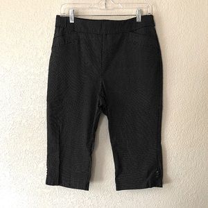 EUC Christopher & Banks Capri Pants